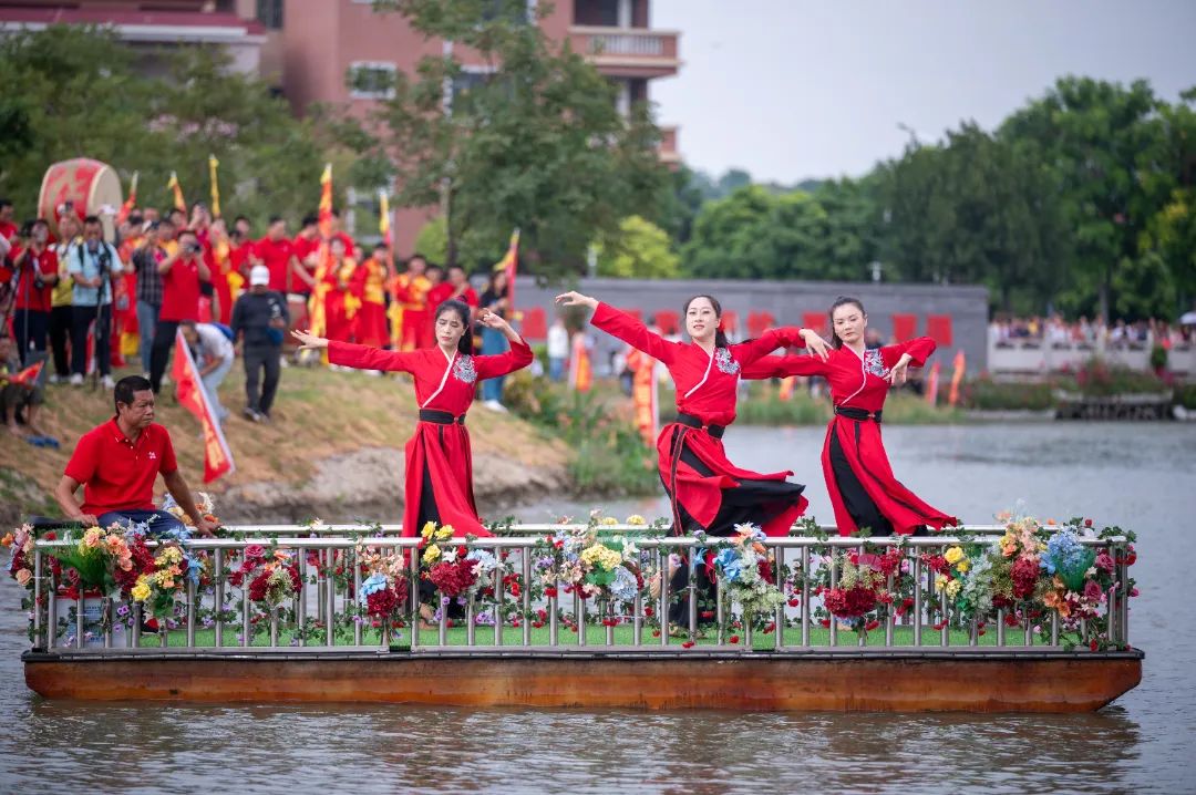 燃動(dòng)金秋 | 草艇競(jìng)渡，奪人風(fēng)采彰顯非遺文化瑰寶之韻(圖8)